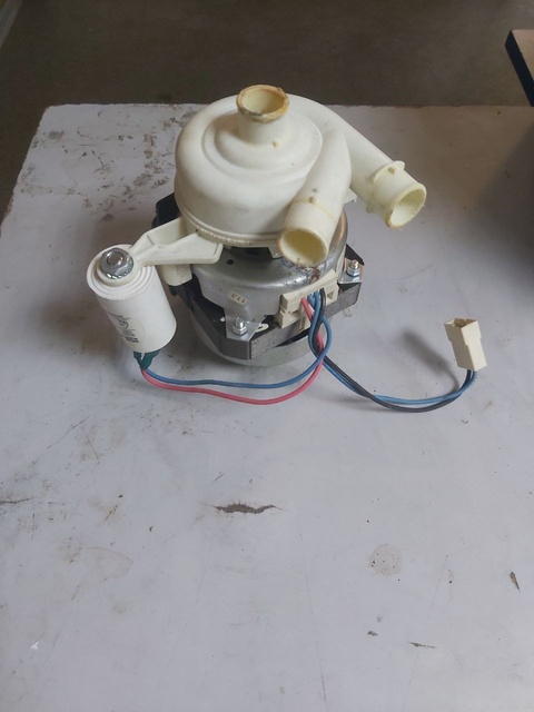Мотор для посудомоечной машины Ariston Б/У - запчасти для посудомоечной машины Ariston