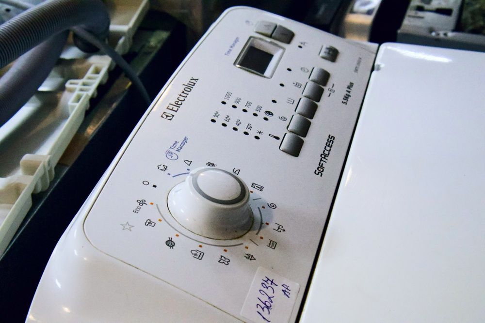 Стиральная машина ELECTROLUX EWT 10420 W Б/У