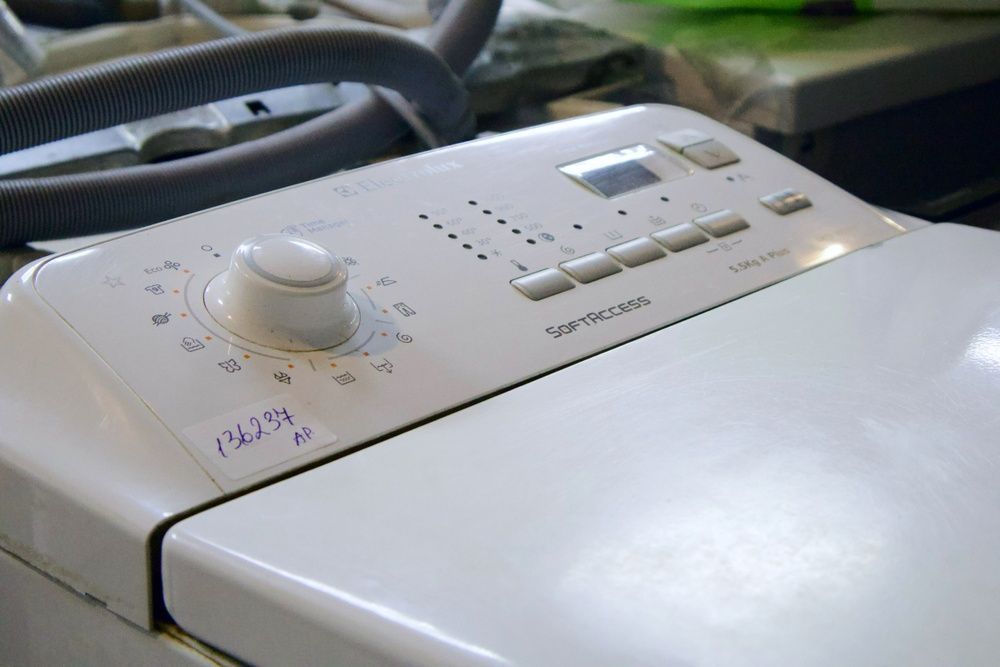 Стиральная машина ELECTROLUX EWT 10420 W Б/У
