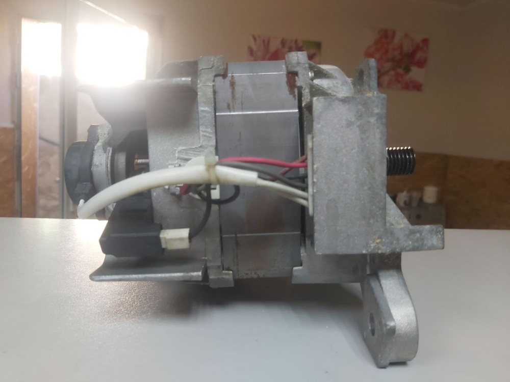 Мотор для пральної машини Whirlpool 6-pin - запчастини до пральної машини Whirlpool