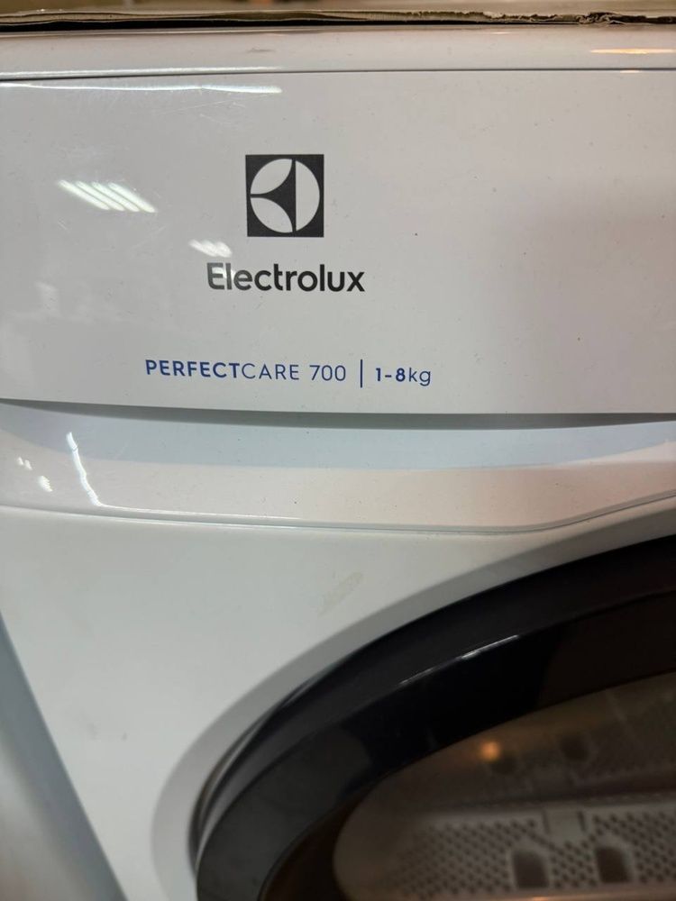 Сушильная машина ELECTROLUX EW8H458BU Б/У