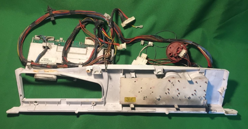 Модуль управления стиральной машины с проводкой Indesit WISL82 Б/У - запчасти для плит и духовок Indesit