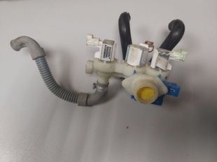 Клапан для стиральной машины Electrolux 140155089026 Б/У - запчасти к стиральной машине Electrolux